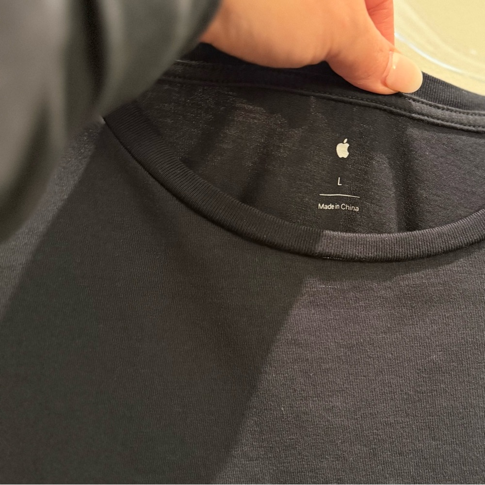 Apple Vintage-Inspired Black Rainbow Logo Vintage Tee Size Large - Picture 4 of 4